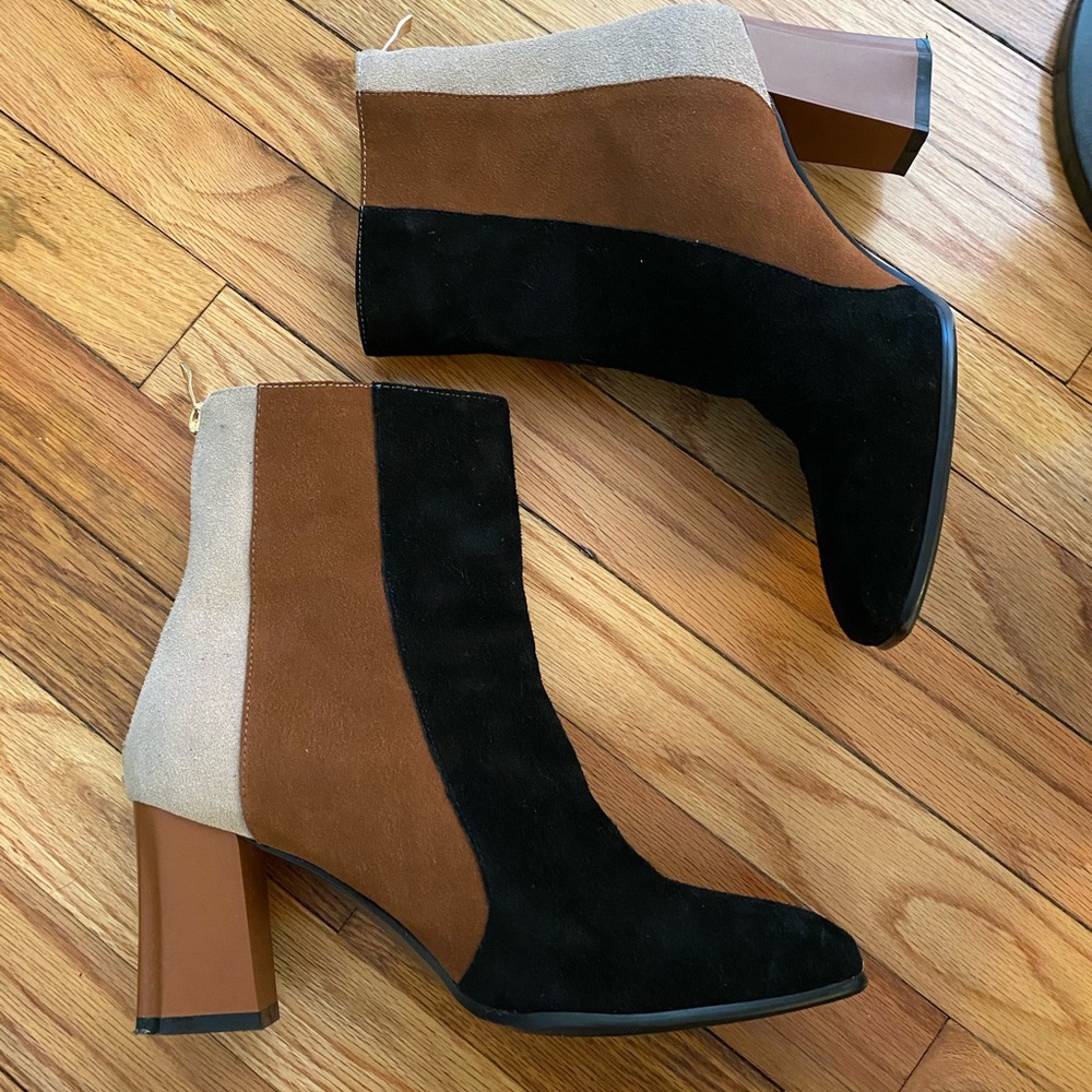 Vero Cuoio Suede Block Heel Booties